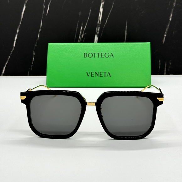 NEW BV1083SA 001 BOTTEGA VENETA WOMEN SUNGLASSES BOTTEGA VENETA BLACK EYEWEAR - Picture 2 of 9